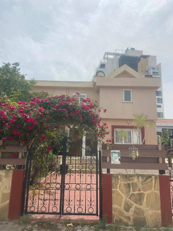 Location de vacances pour 6 personnes, avec jardin et terrasse dans Ora