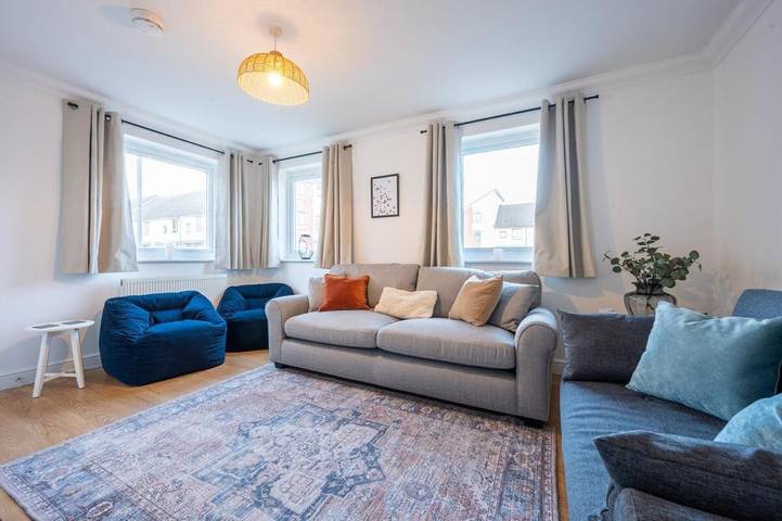 Bed and breakfast for 10 people, with garden in Wales