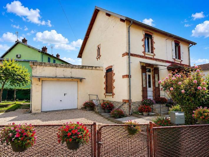 Location de vacances pour 4 personnes, avec terrasse à Montbard