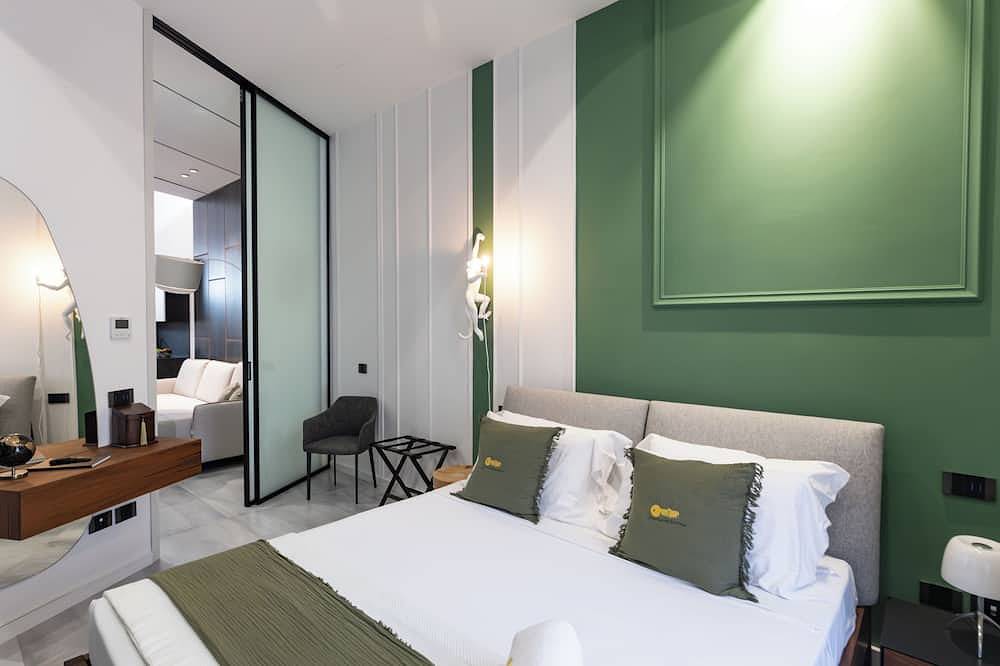 Entire apartment, Just three minutes from the Royal Palace of Caserta, Caserta Luxury Apartment awaits you in Caserta, Caserta Province