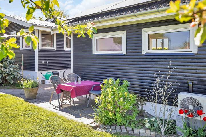 Ferieudlejning for 5 personer, med Terrasse og Have i Lumsås