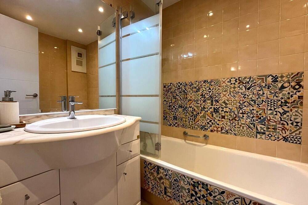 Ganze Wohnung, Sea View Apartment Between Forest and Beach – Cala Vinyes in Magaluf, Calvià