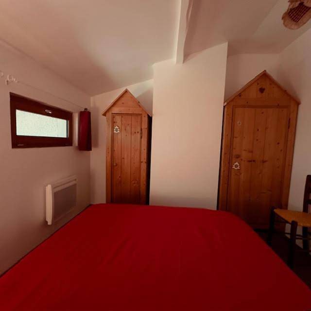 Three-Bedroom Chalet in Garin, Pyrénées