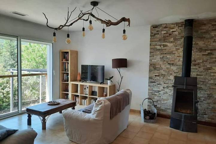 Location de vacances pour 6 personnes, avec jardin et terrasse à La Boissière