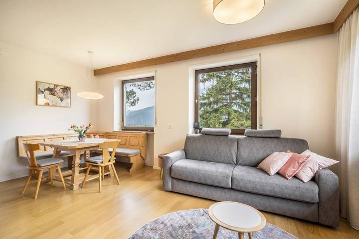 Entire apartment, Apartment 'Villa Pinie 2' with Mountain View, Private Terrace and Wi-Fi in Terlan, Sarntal Alps