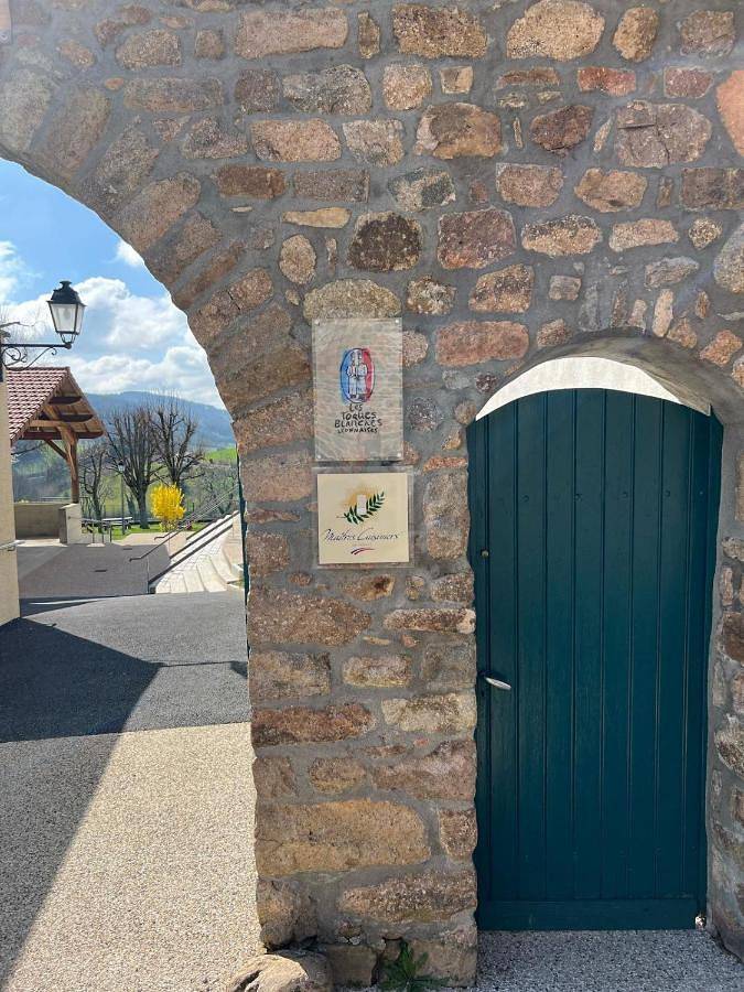 Hôtel pour 2 personnes, avec vue et jardin, animaux acceptés dans Saint-Bonnet-le-Troncy - 4