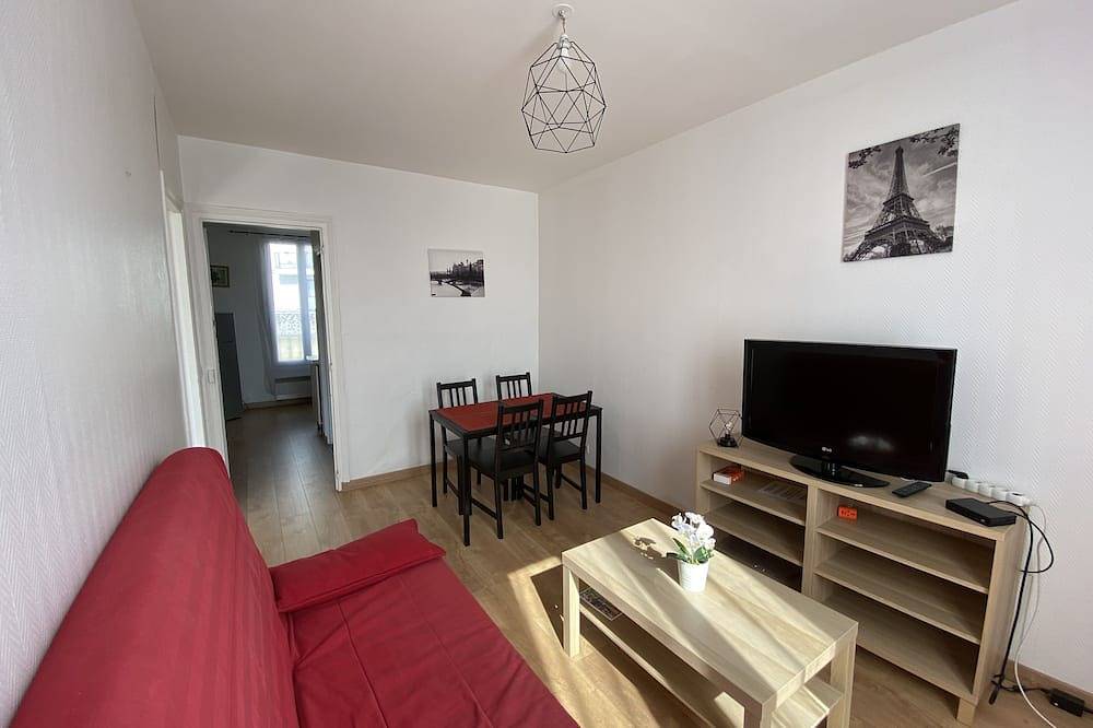 Appartement entier, Appartement F2 location vacances à proximité de Paris, Orly et Rungis in Fresnes, Val-de-Marne