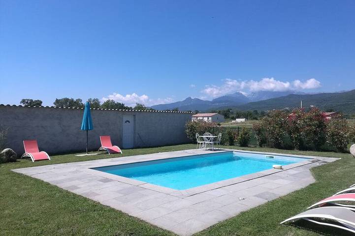 Location de vacances pour 6 personnes, avec jardin à Ventiseri