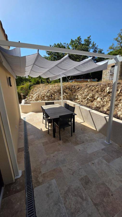 Location de vacances pour 6 personnes, avec vue et jardin à Grane - 3