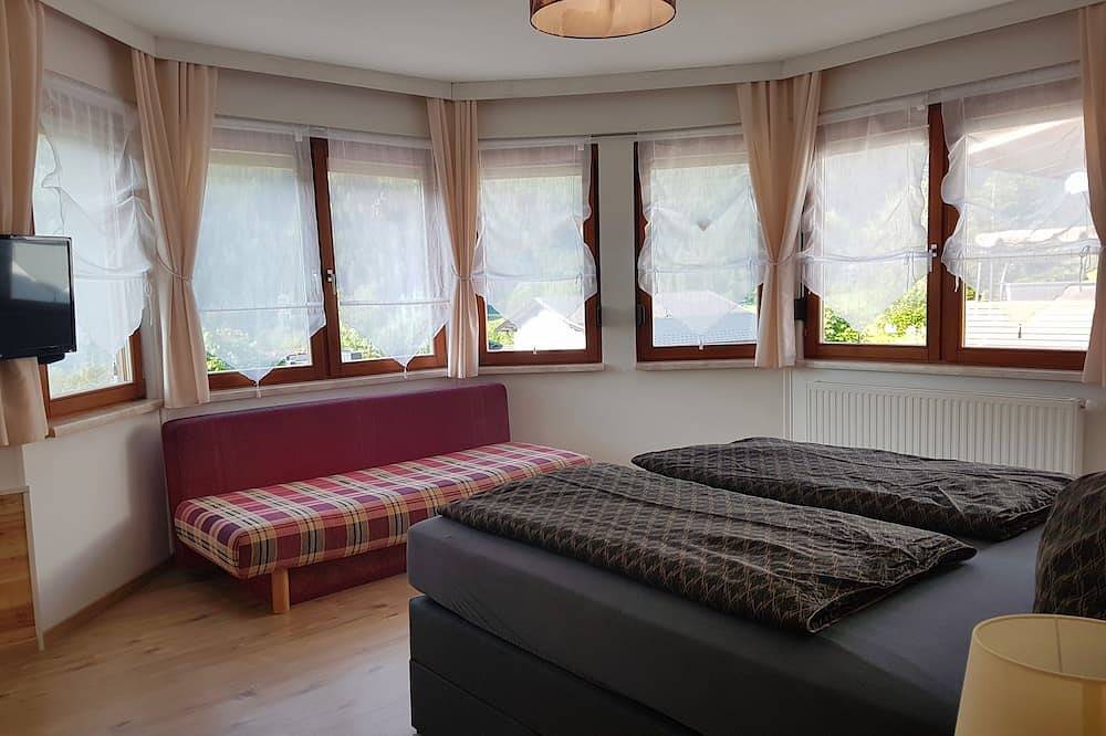 Geräumige schöne Ferienwohnung mit Balkon, Kamin & Sauna für 6 bis 12 Personen ! in Flattach, Bezirk Spittal an der Drau