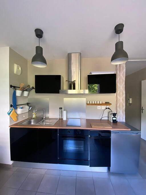 Appartement entier, Appartement cosy climatisé dans résidence fermée in Sarrola-Carcopino, Région d'Ajaccio