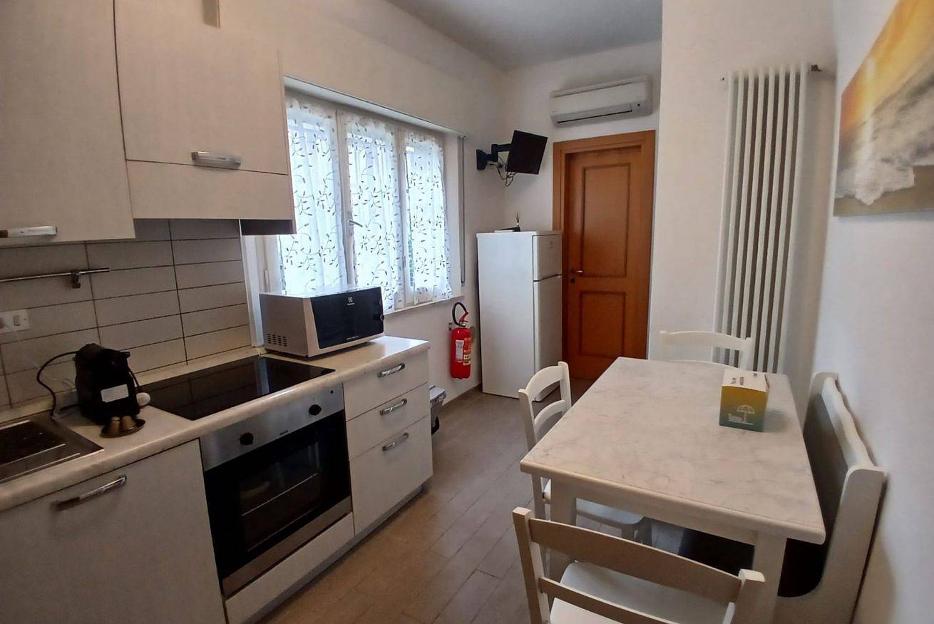 Ganze Wohnung, Cv008 - Cervia, renovated three-room apartment with air conditioning on the seafront in Cervia, Ravenna Provinz