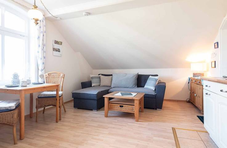 Ganze Wohnung, Strandnahe 2-Zimmer-Ferienwohnung mit ca. 38m² Wohnfläche, für bis zu 2 Personen in Wenningstedt, Sylt