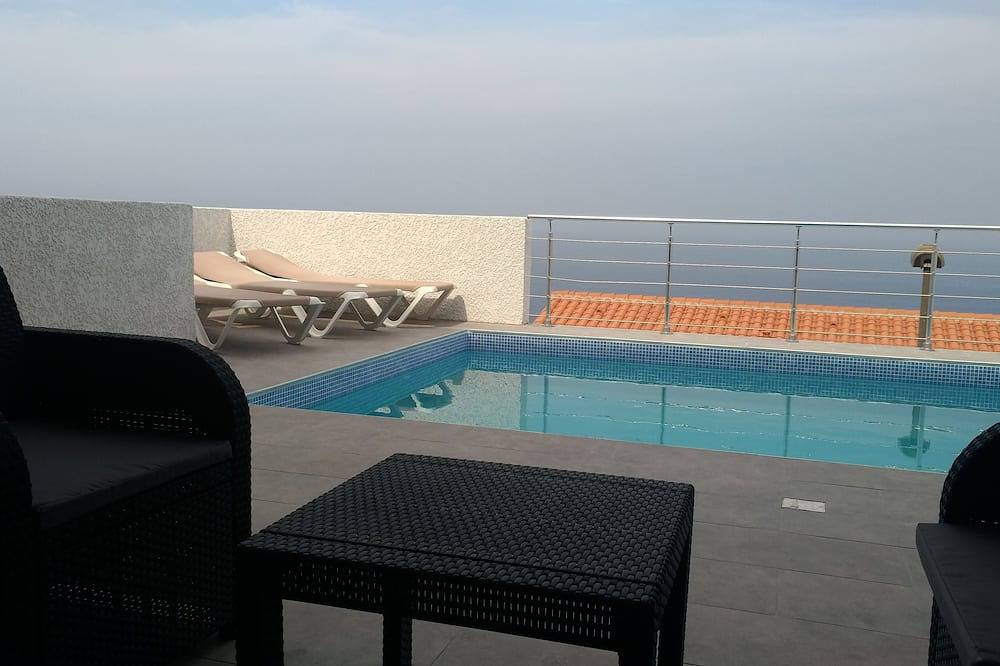 Nueva villa de lujo frente al mar. privado, aire acondicionado. terraza in La Côte Vermeille, Cerbère