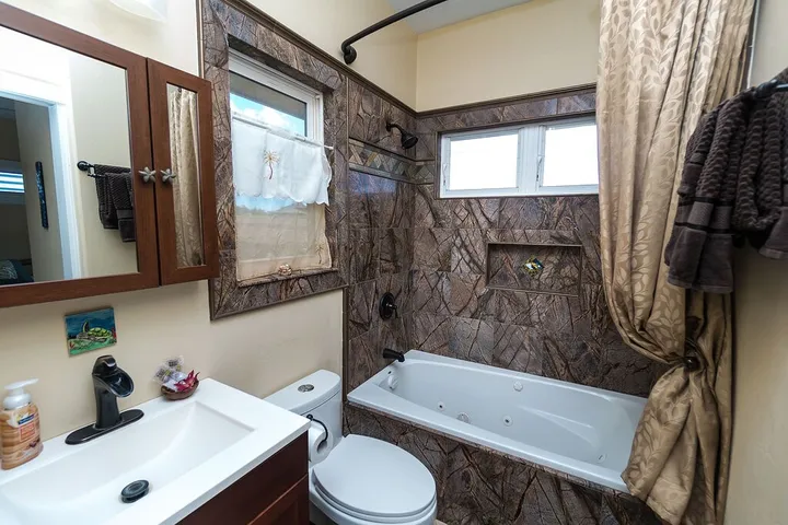 Villa for 2 people, with balcony and hot tub as well as yard - 1