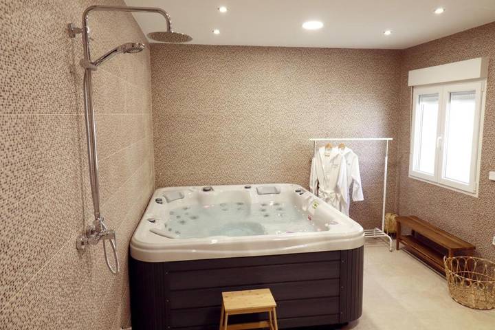 Casa de vacaciones para 12 personas, con Jacuzzi y Terraza además de Jardín y Piscina para niños en Provincia de Albacete - 3