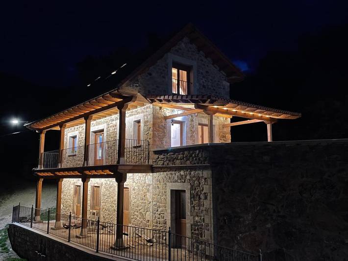 Casa rural para 6 personas, con Balcón y Terraza además de Jardín y Vistas en Parque Regional de la Montaña de Riaño y Mampodre