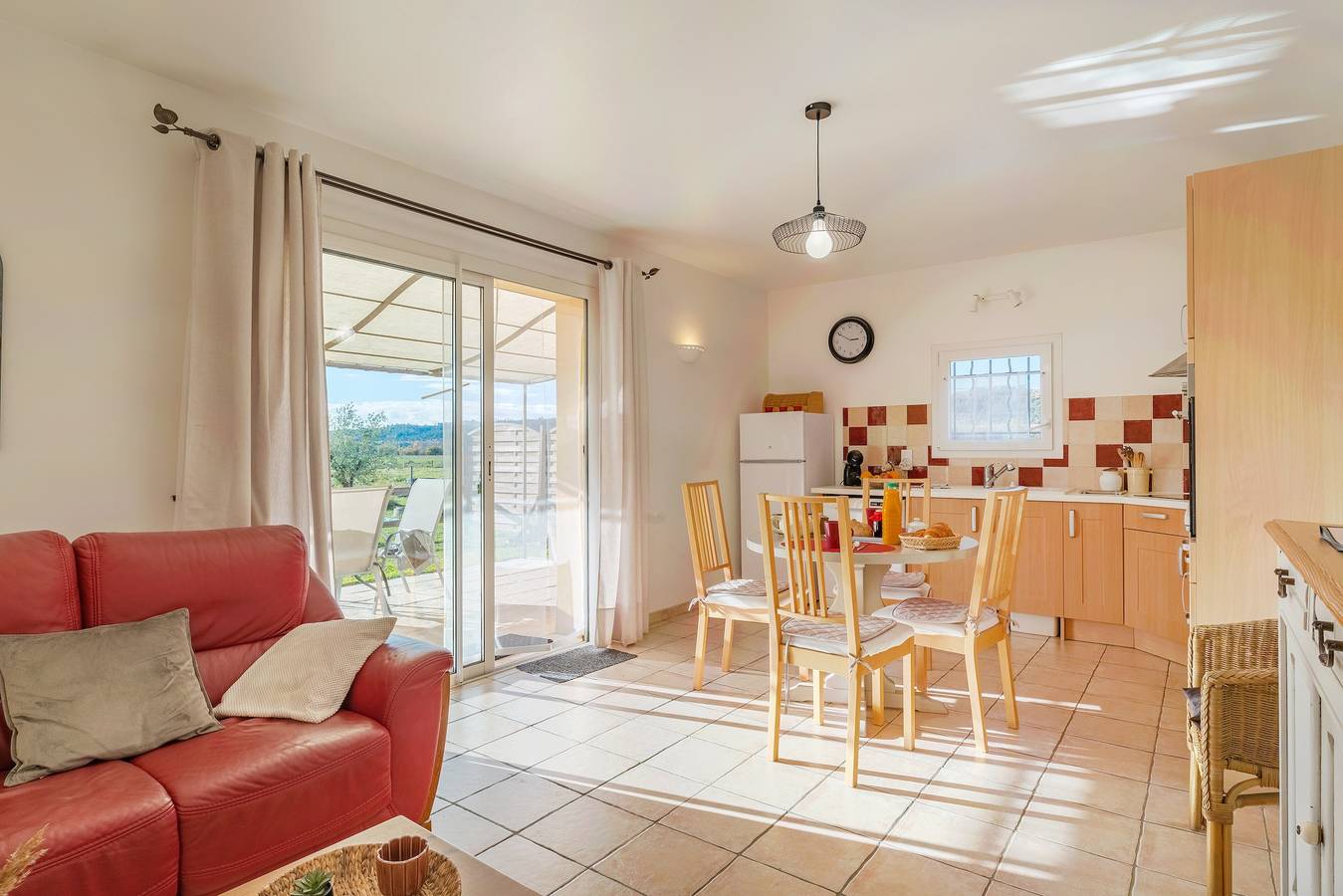 Gîte 'Le Petit Étang' mit Gemeinschaftspool, privater Terrasse und Klimaanlage in Gréoux-les-Bains, Regionaler Naturpark Verdon