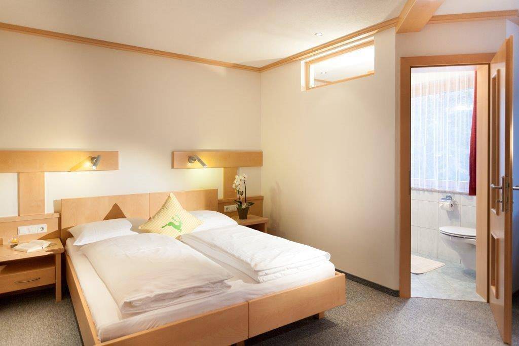 Ganze Ferienwohnung, Komfortzimmer Kristallblick in Virgen, Bezirk Lienz