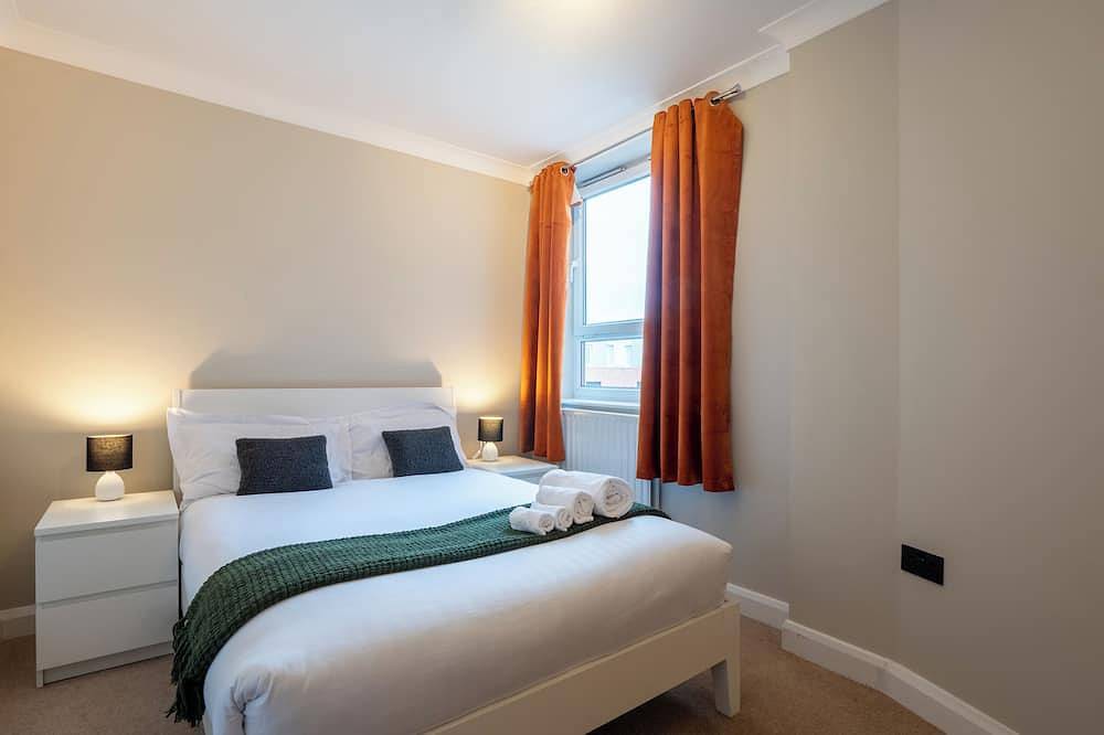 Entire apartment, Stylish 2-Bedroom Apartment Near New Malden Station in Kingston upon Thames, London