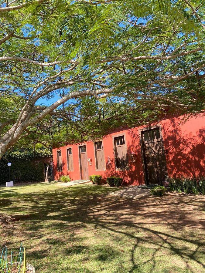 Pousadas para 5 pessoas, com piscina e jardim e ainda vista, com animais de estimação em Amparo