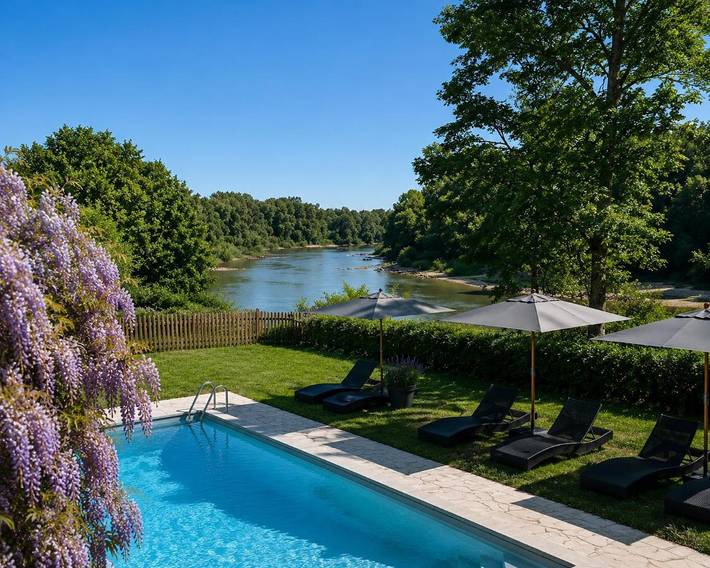 Location de vacances pour 2 personnes, avec Terrasse et Jardin ainsi que Piscine et Vue à Charnoz-sur-Ain