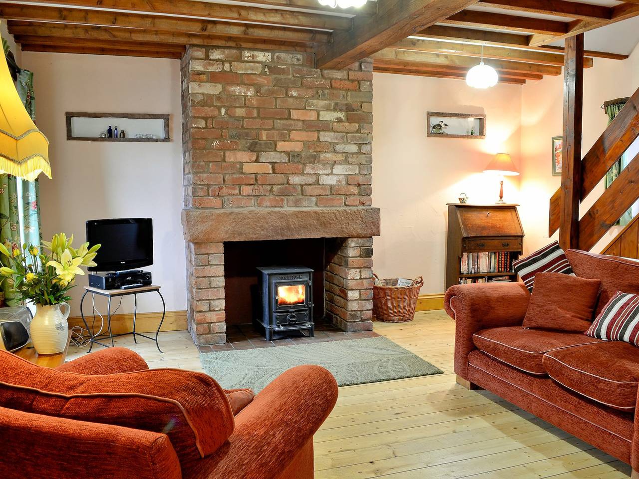 Stable Cottage - B6062 in Pooley Bridge, Lake District