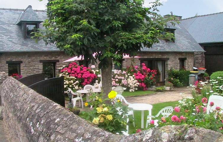 Location de vacances pour 4 personnes, avec terrasse et jardin, animaux acceptés à Pléhédel - 2