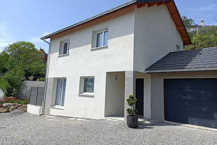 Location de vacances pour 8 personnes, avec terrasse et jardin à Pelleautier