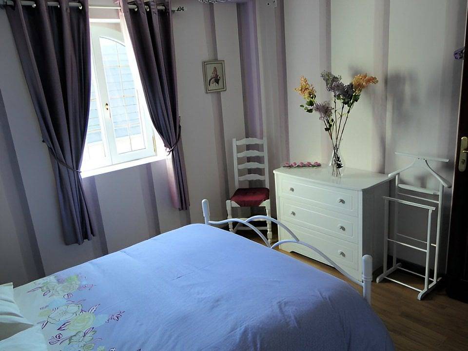 Chambres d'hôtes La Fontaine - Chambre Lilas in Chevannes (Côte-d'Or), Région de Dijon