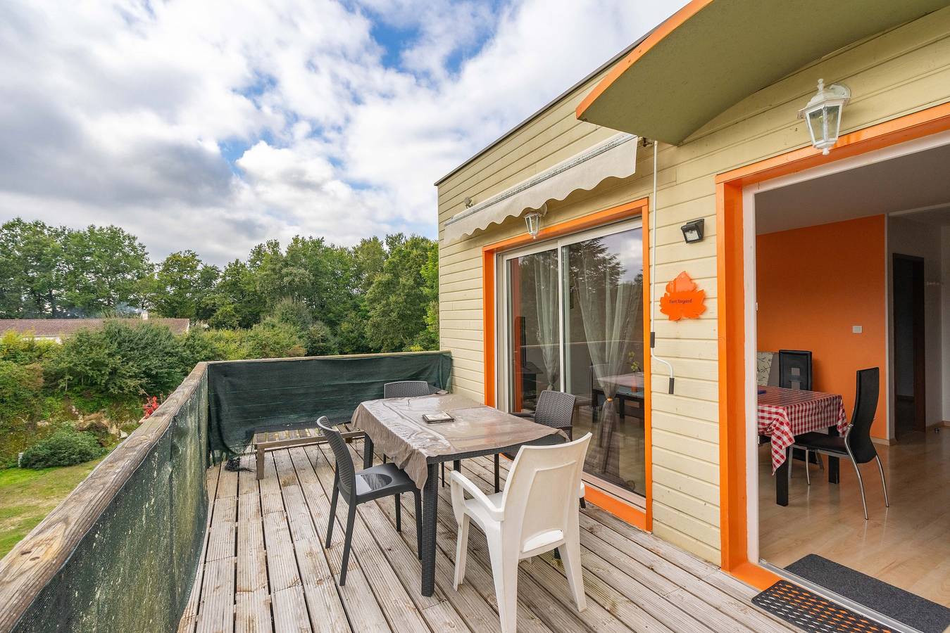 Appartement entier, Appartement 'Le Clos Du Champ De L'Amour - Fort Boyard' avec piscine privée, Wi-Fi et climatisation in Saint-Simon-de-Bordes, Région de Jonzac
