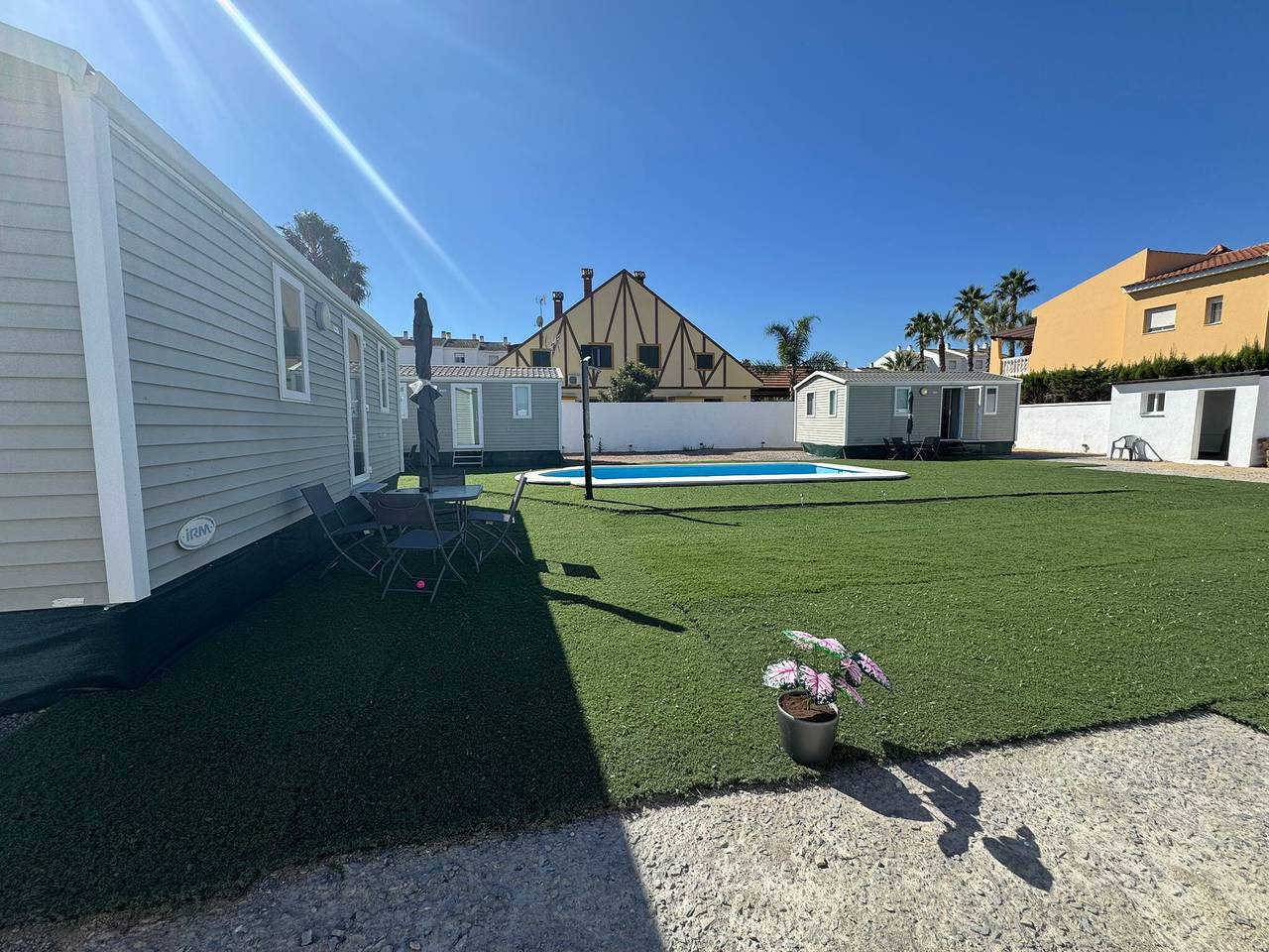 Casa Vacacional 'Coral Bungalow' con Piscina Compartida, Wi-Fi y Aire Acondicionado in Isla Canela, Ayamonte