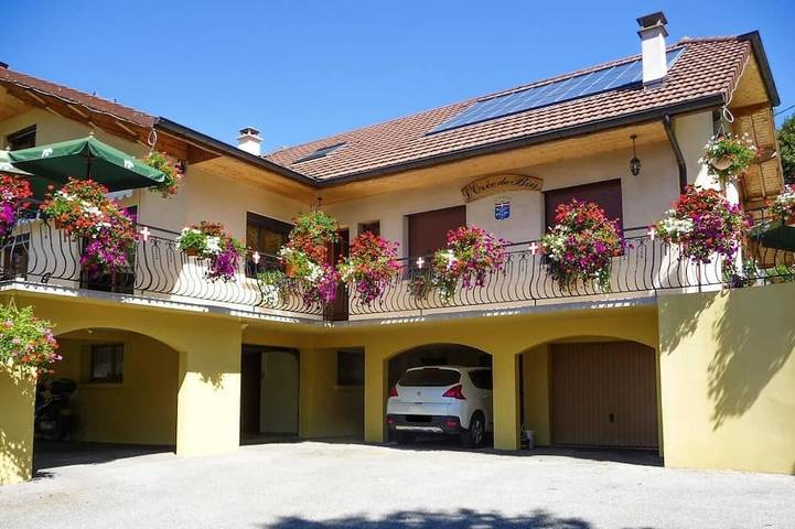 Location de vacances pour 10 personnes, avec Terrasse et Jardin à Yenne