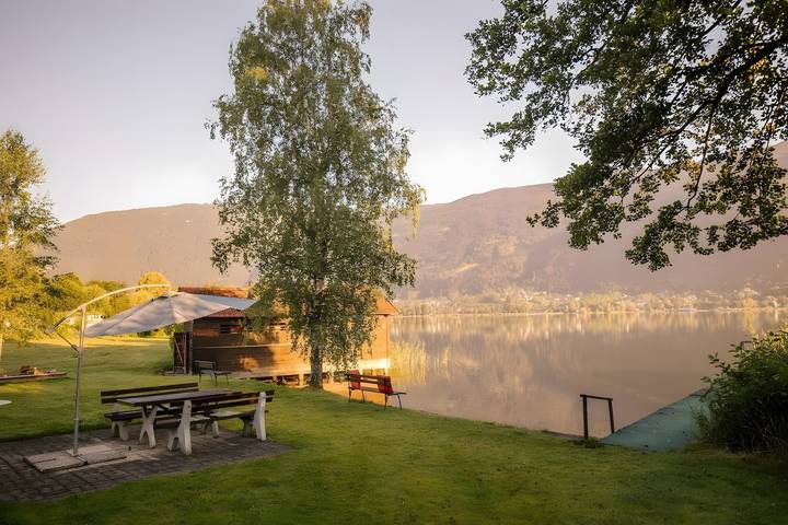 Ferienwohnung für 3 Personen, mit Balkon und Garten sowie Seeblick am Ossiacher See