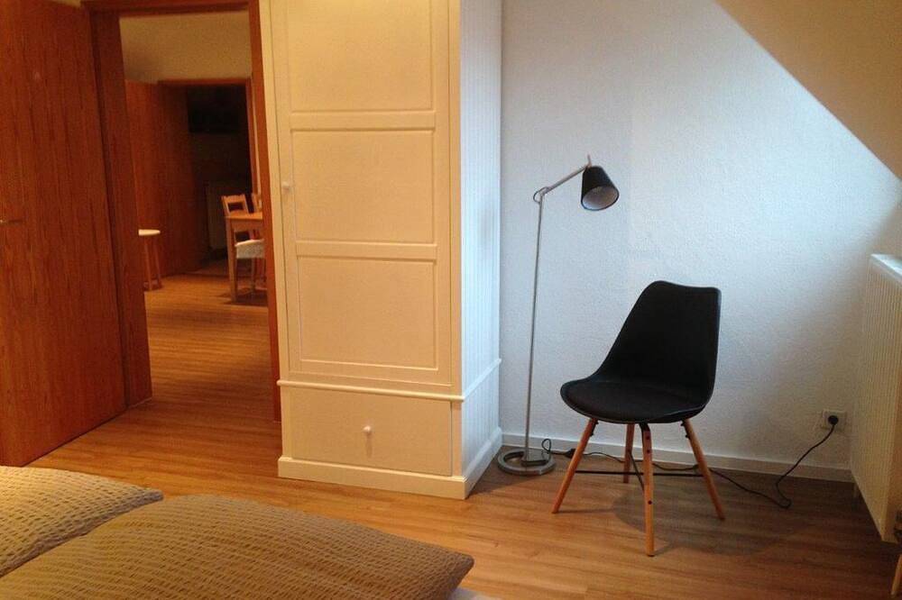 Vacation apartment with two separate bedrooms - ostrich farm and guest house in Vendersheim, Rhinehesse region