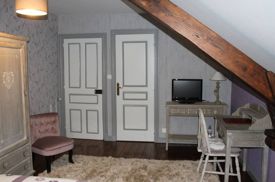 Chambres d'hôtes au Château de Vernières - Chambre prune in Talizat, Région de Saint-Flour