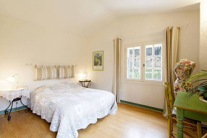 Bastide in Salernes with heated swimming pool, private tennis court in the countryside. in Salernes, Draguignan region
