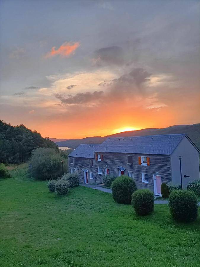 Location de vacances pour 6 personnes, avec vue sur le lac ainsi que jardin et vue, animaux acceptés dans Lac de la Raviège - 3