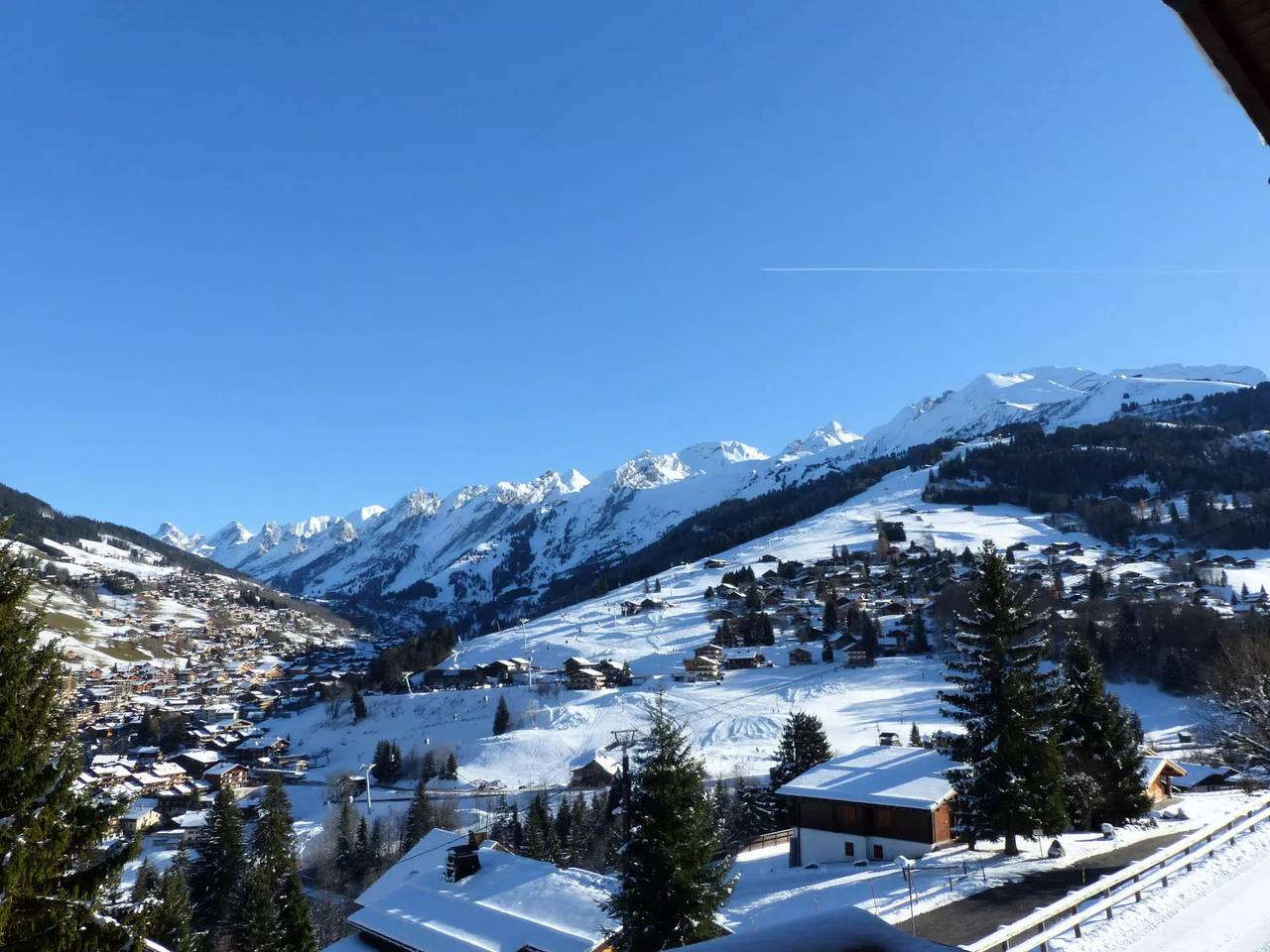 Apartamento entero, Apartamento 2 ch - esquí a pie con una hermosa vista del pueblo in La Clusaz, Región de Annecy