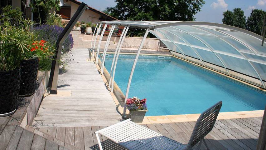 Gîte pour 4 personnes, avec jardin ainsi que piscine et terrasse, animaux acceptés dans l' Ain - 2
