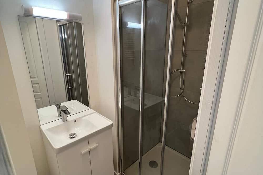 Entire apartment, T2 cozy - air conditioning, private parking - Abbaye aux Dames in Saintes, Saintes region