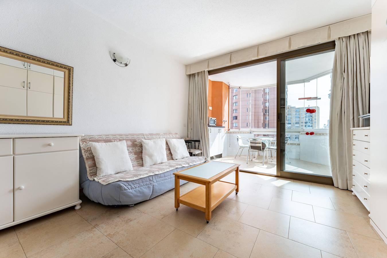 Appartement entier, Studio 'Sunny' avec vue sur la marina, Wi-Fi et climatisation in Fuengirola Centre, Fuengirola