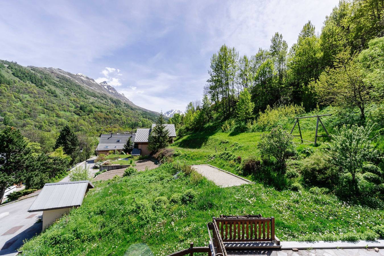 Appartement entier, Appartement "Edelweiss" avec vue sur les montagnes, terrasse partagée et Wi-Fi in Valloire, Région de Saint-Jean-de-Maurienne