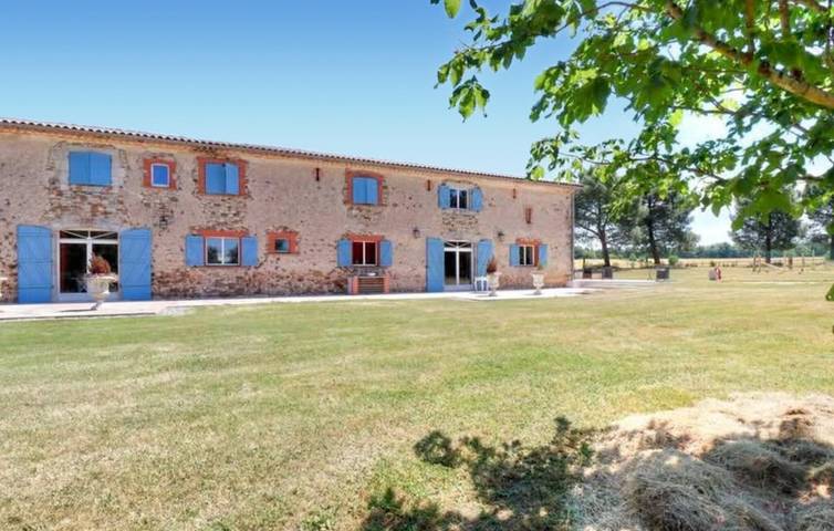 Location de vacances pour 10 personnes, avec jardin ainsi que piscine et terrasse à Montredon-Labessonnié - 2