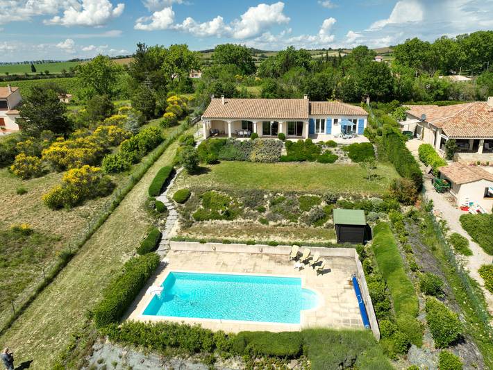 Gîte pour 8 personnes, avec jardin et terrasse à Cailhau