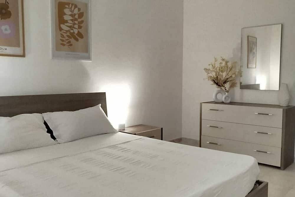 Entire apartment, Apartment on the Asinara Gulf sleeps 2 to 4 in Porto Torres, Sassari Province