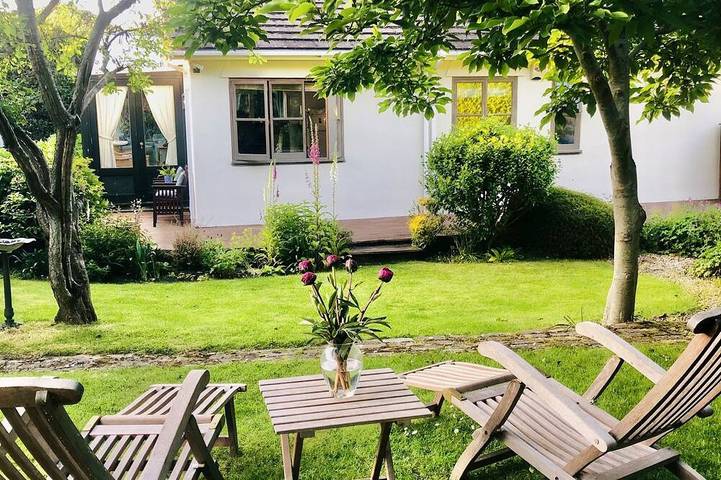 Cottage for 8 people, with Terrace and Garden in Studland