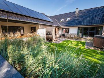 Ferienhaus für 11 Personen, mit Ausblick und Sauna sowie Garten, kinderfreundlich in Nordstrand