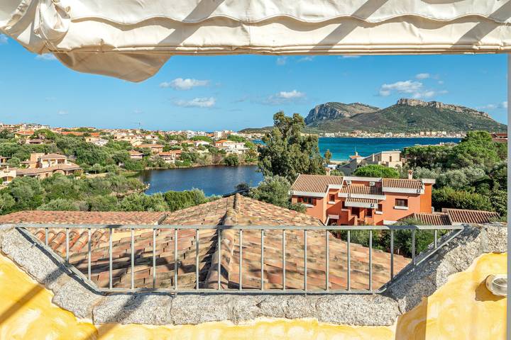 Appartamento intero, Appartamento 'Orizzonti Solarium' con terrazza privata in Quinta Spiaggia, Golfo Aranci