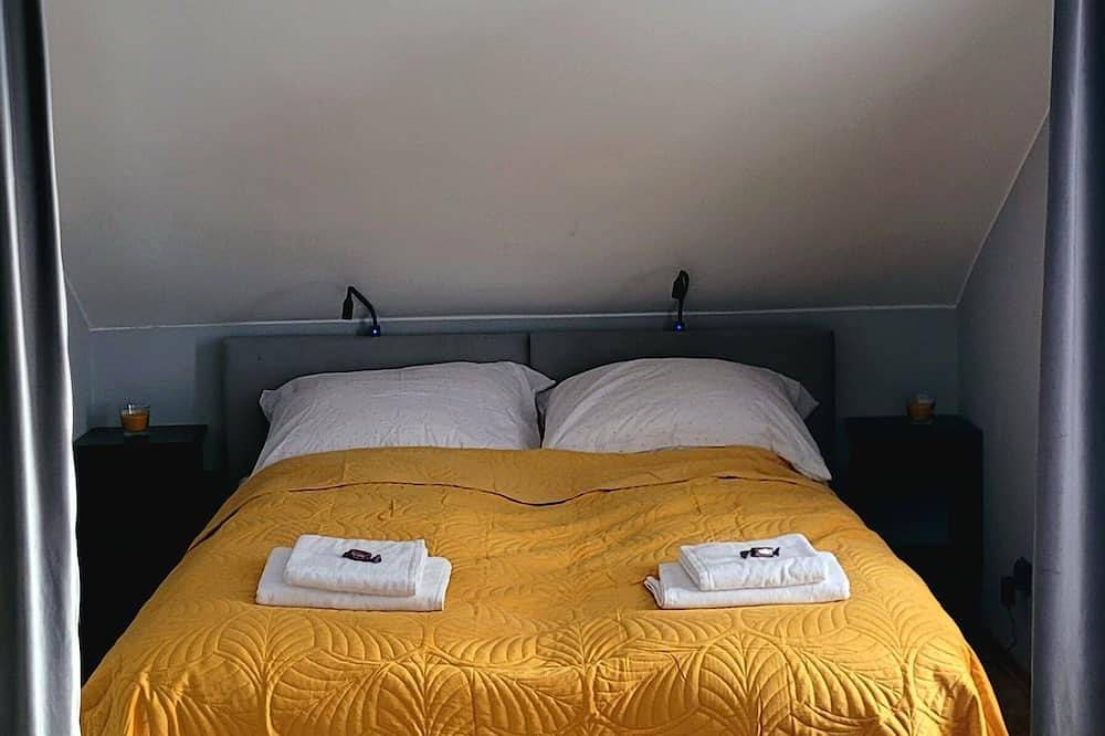 Ganze Wohnung, Quiet and modern apartment whit nice place to eat outside the room at sunrise. in Sztum, Pommern